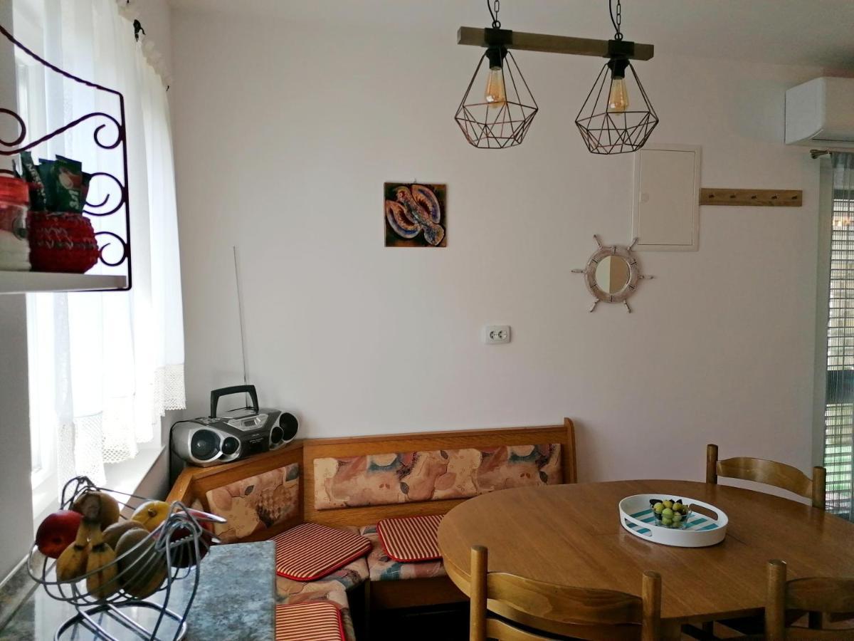 Apartments With A Parking Space Njivice, Krk - 5320 ภายนอก รูปภาพ