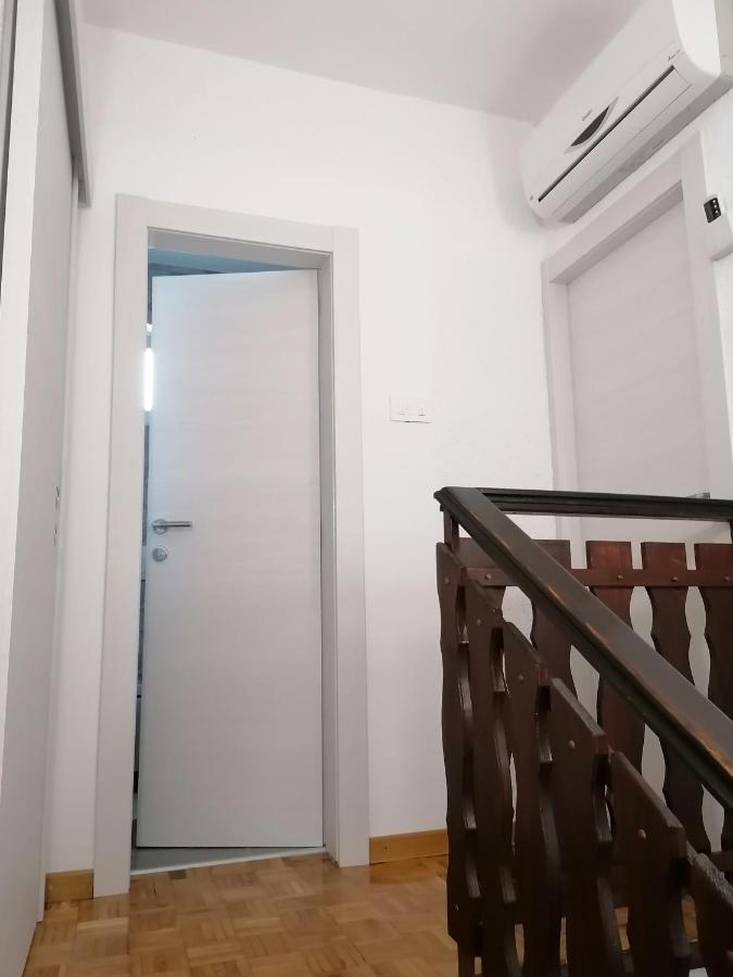 Apartments With A Parking Space Njivice, Krk - 5320 ภายนอก รูปภาพ